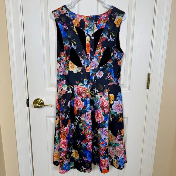 Stella Parker Floral Dress Size 14 Cutout Back Knee Length Colorful - Picture 2 of 7